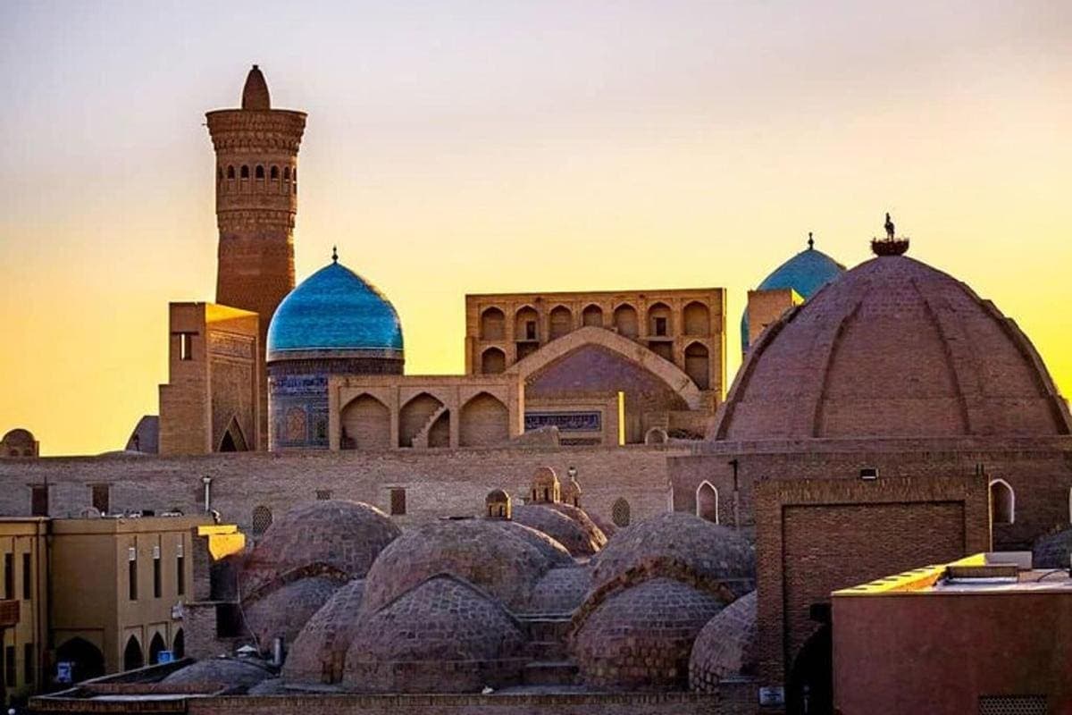 Bazaar and courtyard