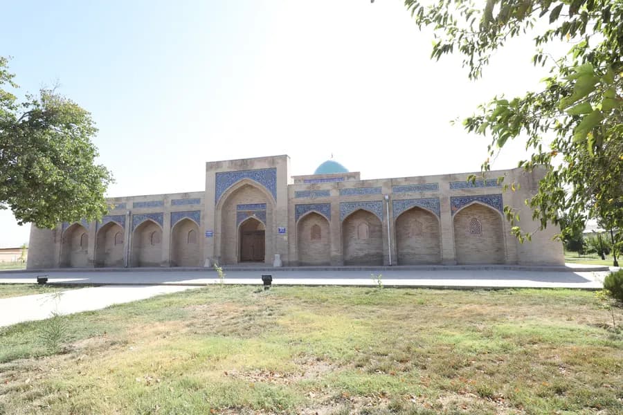 Odina mosque and museum shade