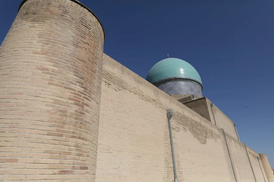 Dorut Tilovat and Kok Gumbaz