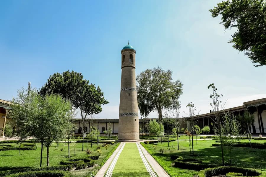 Jameh courtyard and columns