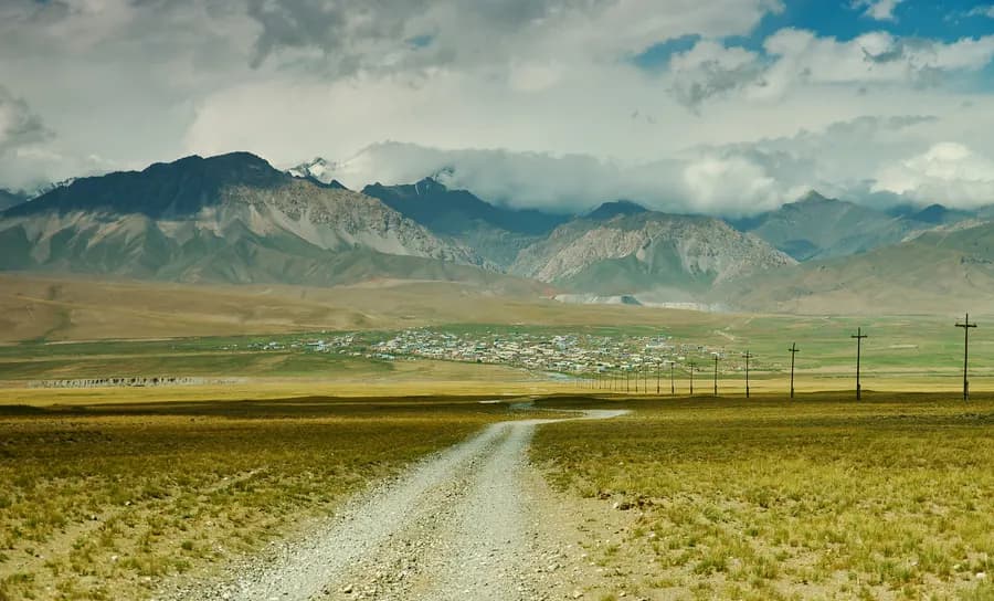 Arrive with the peaks in front